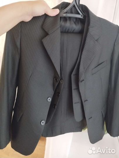 Школьный костюм для мальчика новый 128