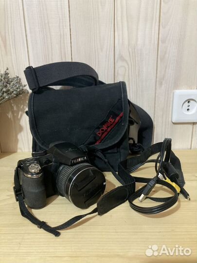 Фотоаппарат Fujifilm + сумка domke