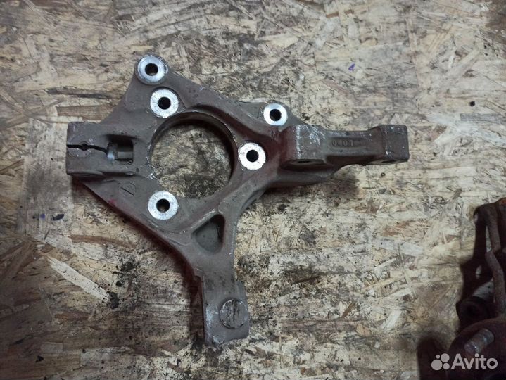 Кулак поворотный цапфа правый Chevrolet Cruze