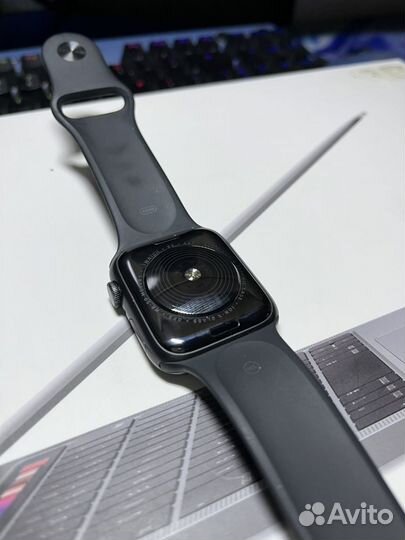 Apple Watch SE 44mm (АКБ 96%)