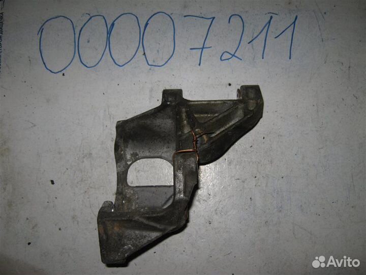 Кронштейн гидроусилителя Volkswagen Passat B4