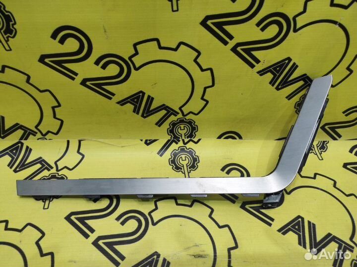 Накладка на торпедо декоративная правая Infiniti