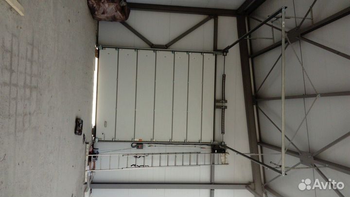 Секционные ворота Алютех в гараж