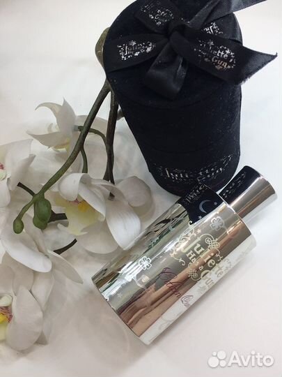 Citizen Queen Juliette has a Gun