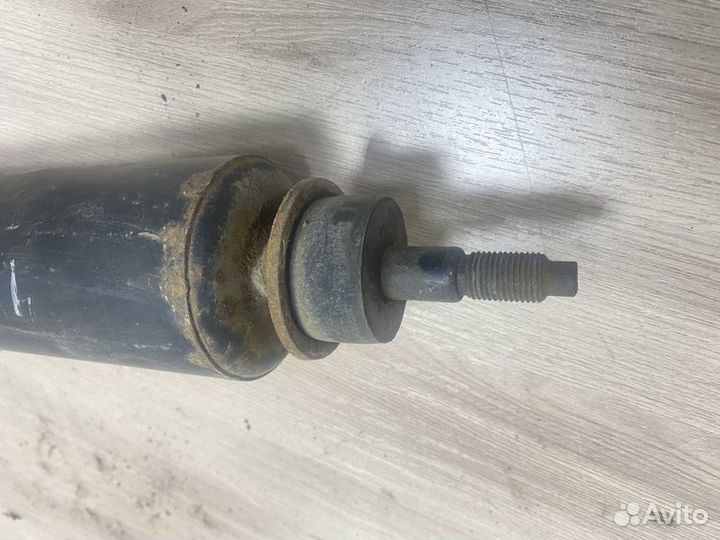 Амортизатор задний Toyota 4Runner N130 с1989-1995г