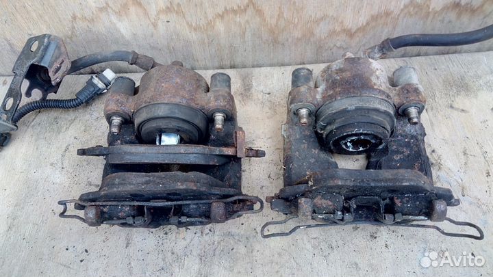 Суппорт передний правый на Опель Астра Г