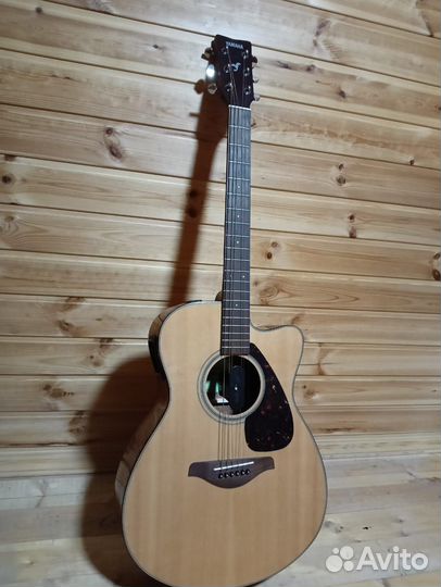 Электро-акустическая гитара Yamaha fsx800c
