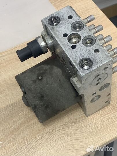 Блок abs toyota avensis