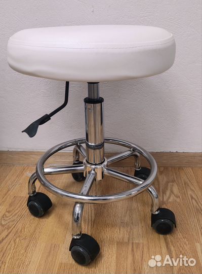 Табурет мастера на колёсиках