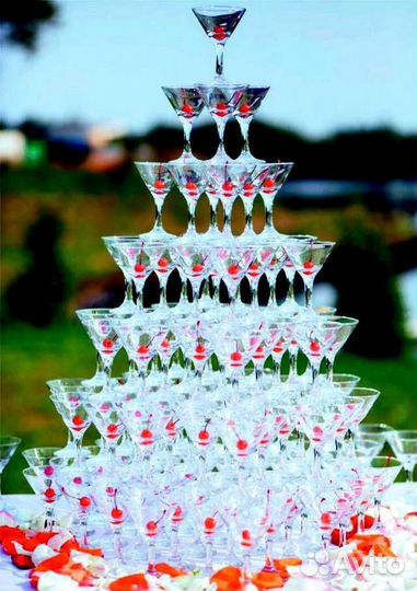 Горка (пирамида) шампанского на торжество