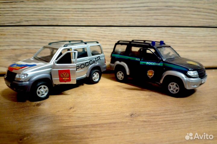Игрушечные полицейские машинки