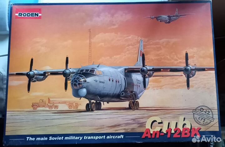 Модели самолетов 1:72 (разные, новые в коробках)