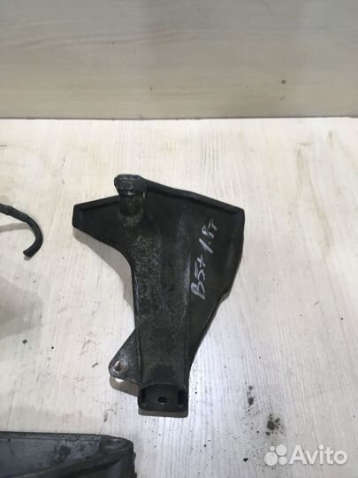 Кронштейн двигателя правый Ауди А6 С5 8D0199308AB