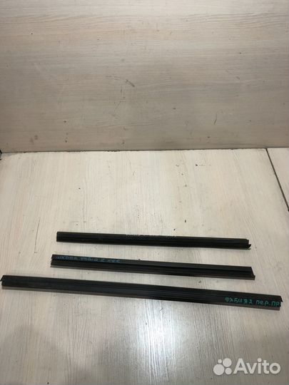 Накладка стекла переднего левого Fabia 2