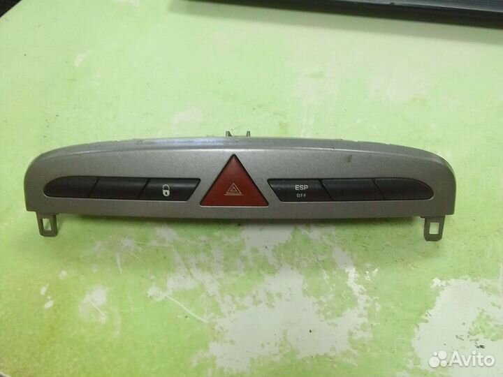 Кнопка аварийной сигнализации Peugeot 308 хетчбэк