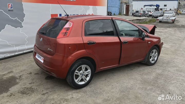 Фонарь задний в бампер левый Fiat Grande Punto (19