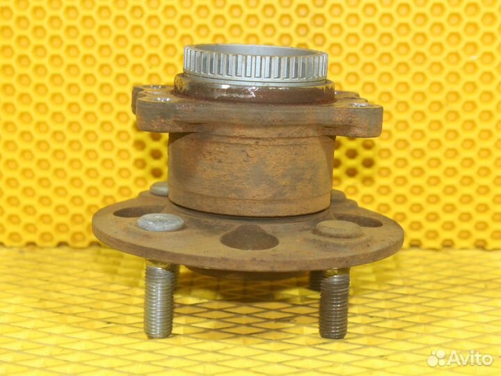 Ступица задняя левая Kia Rio 3