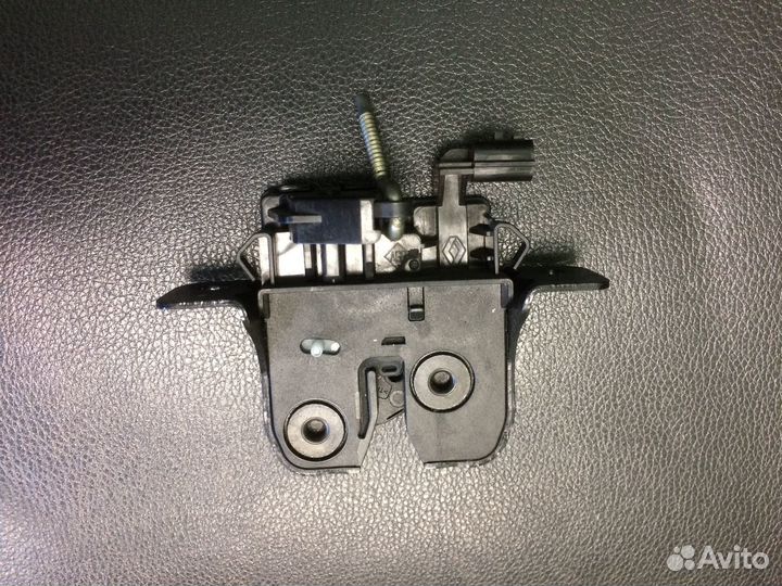 Замок двери багажника Renault Sandero 2