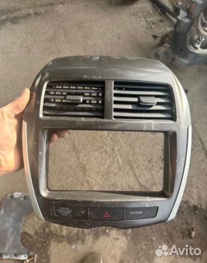 Кнопка аварийной сигнализации Mitsubishi Asx