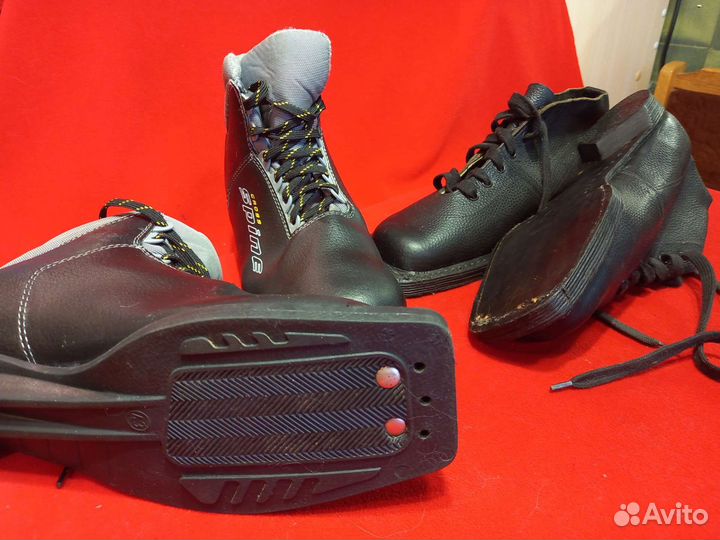 Лыжные ботинки р. 43 и р. 2.5.5
