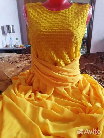 Костюмы и платья для торжеств и отдыха