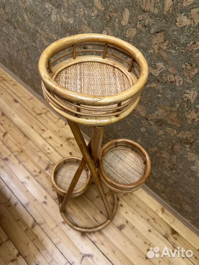 Подставка для цветов из ротанга