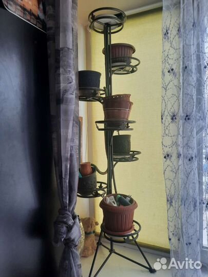 Подставка для цветов напольная металлическая