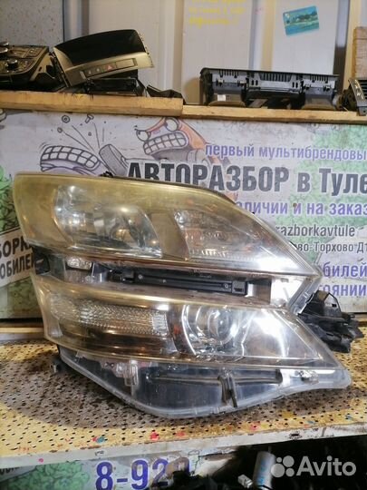 Фара правая Toyota Alphard