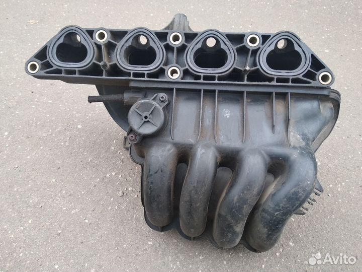 Впускной коллектор 1,4 AHW / AKQ на VW Гольф-4