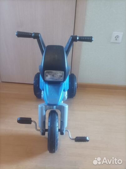 Детский трехколесный велосипед bmw