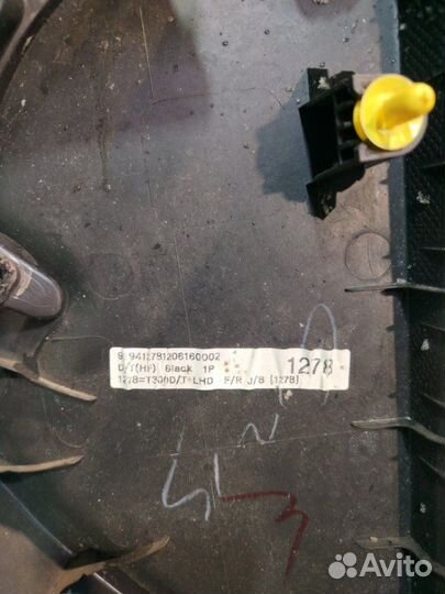 Обшивка двери передней правой Chevrolet Aveo T300