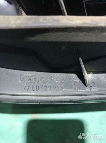 Фонарь задний правый Renault Megane