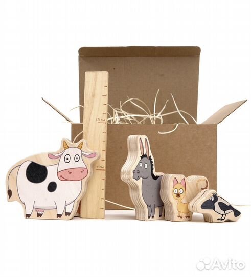 Синий трактор с прицепом деревянный