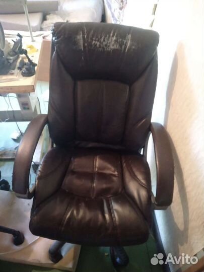 Офисное кожаное кресло бу
