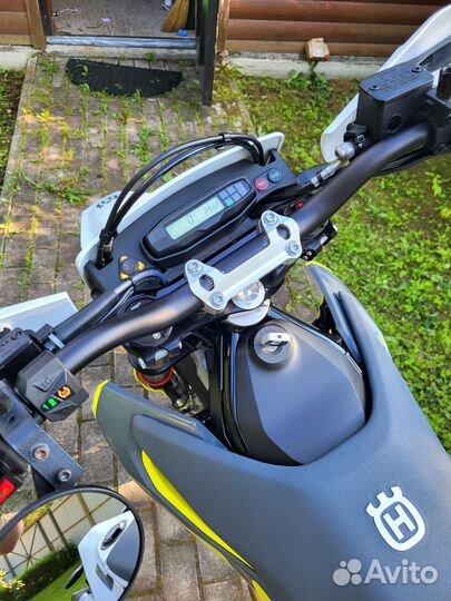 Husqvarna 701 supermoto