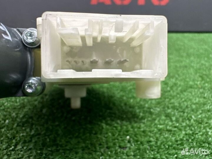 Моторчик стеклоподъёмника передний правый Skoda