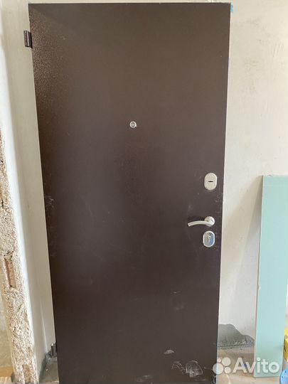 Дверь входная металлическая