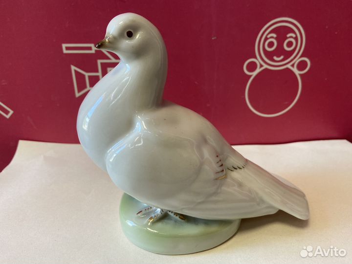 Фарфоровые статуэтка «Голубь»