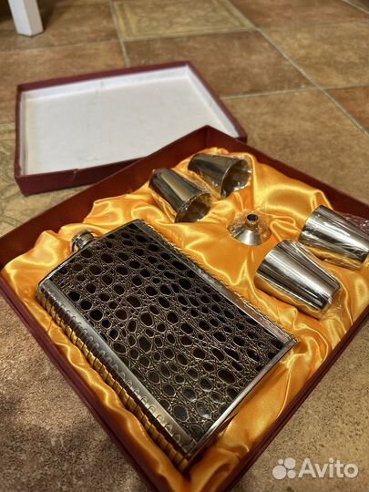 Фляжка со стопками новый набор