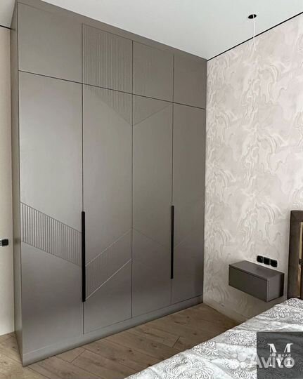 Шкаф с встроенной гладильной доской