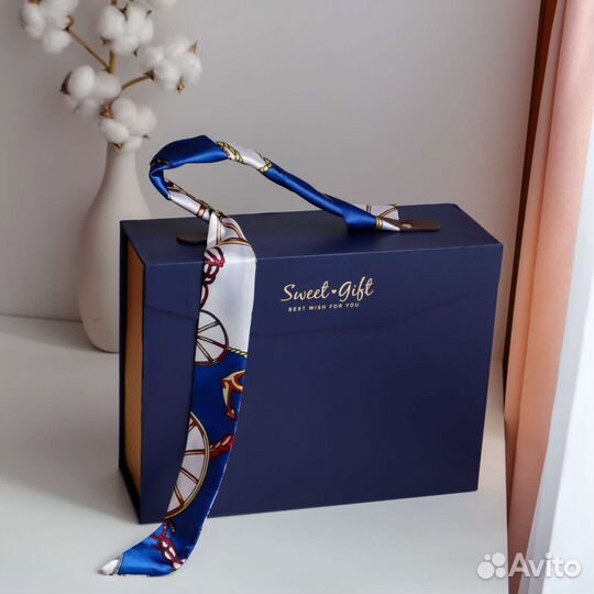 Коробка подарочная к 8 марта