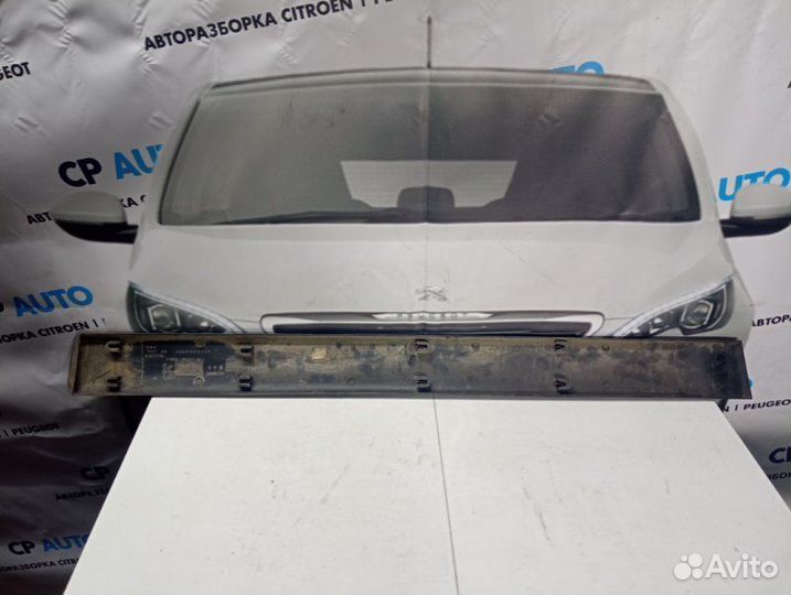 Молдинг двери передний правый Peugeot Partner M59