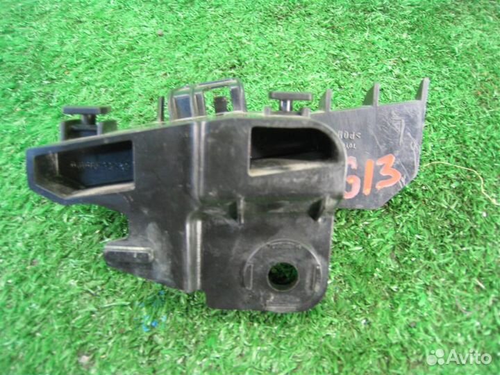 Кронштейн бампера заднего левый Toyota Yaris P13