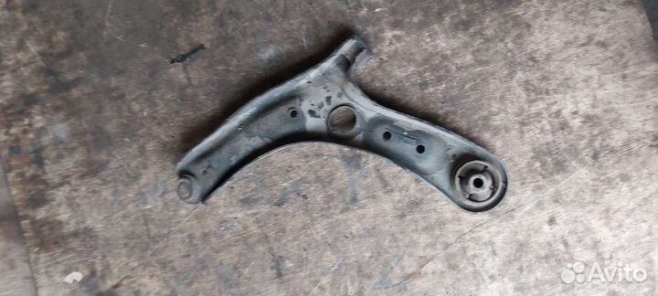 Хендай Солярис 2 передний правый рычаг