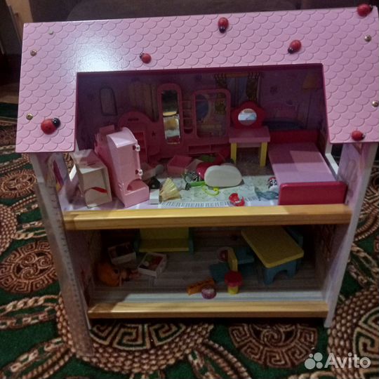 Кукольный домик с мебелью
