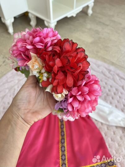 Русский народный костюм и венок