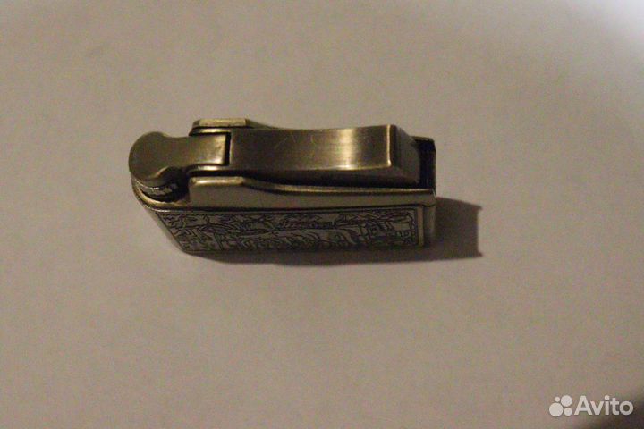 Зажигалка бензиновая не Zippo