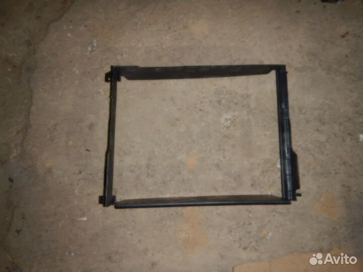 Дефлектор радиатора Renault Logan 2