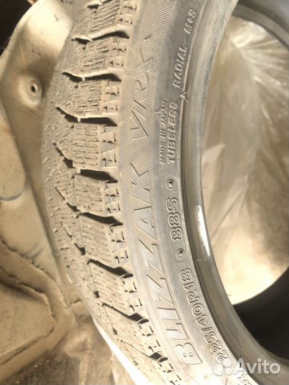 Bridgestone Blizzak VRX 225/40 R18 и 245/40 R18
