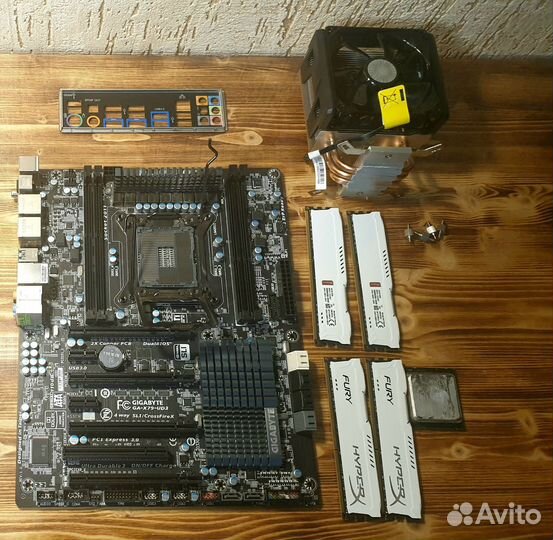 Материнская плата с процессором и памятью